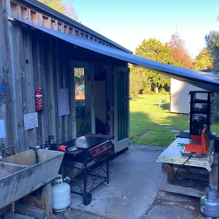 Whare&Geothermal Pool By Lake Taupo トゥランギ エクステリア 写真